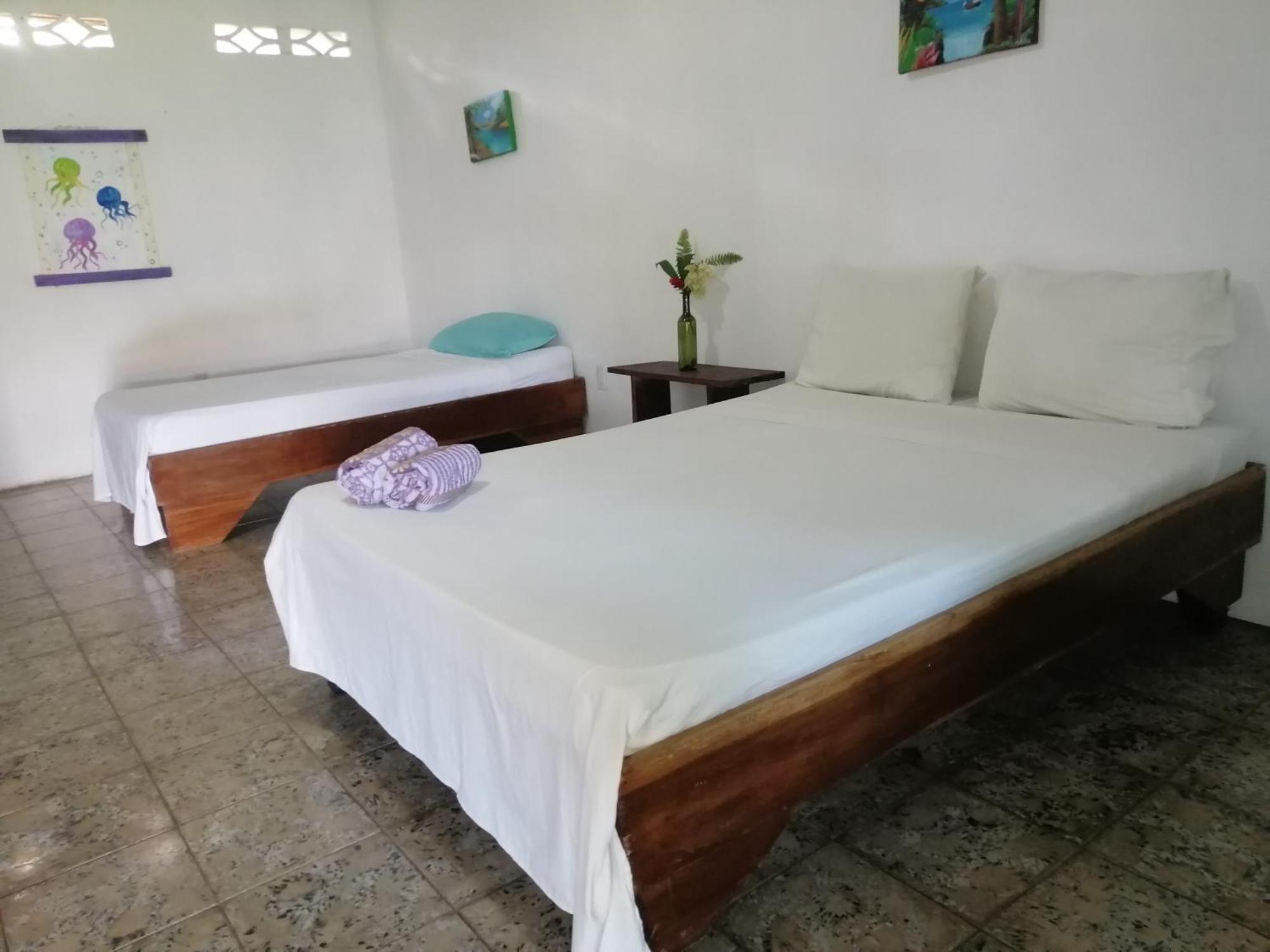 Rooms Palmeras Cahuita Exterior photo