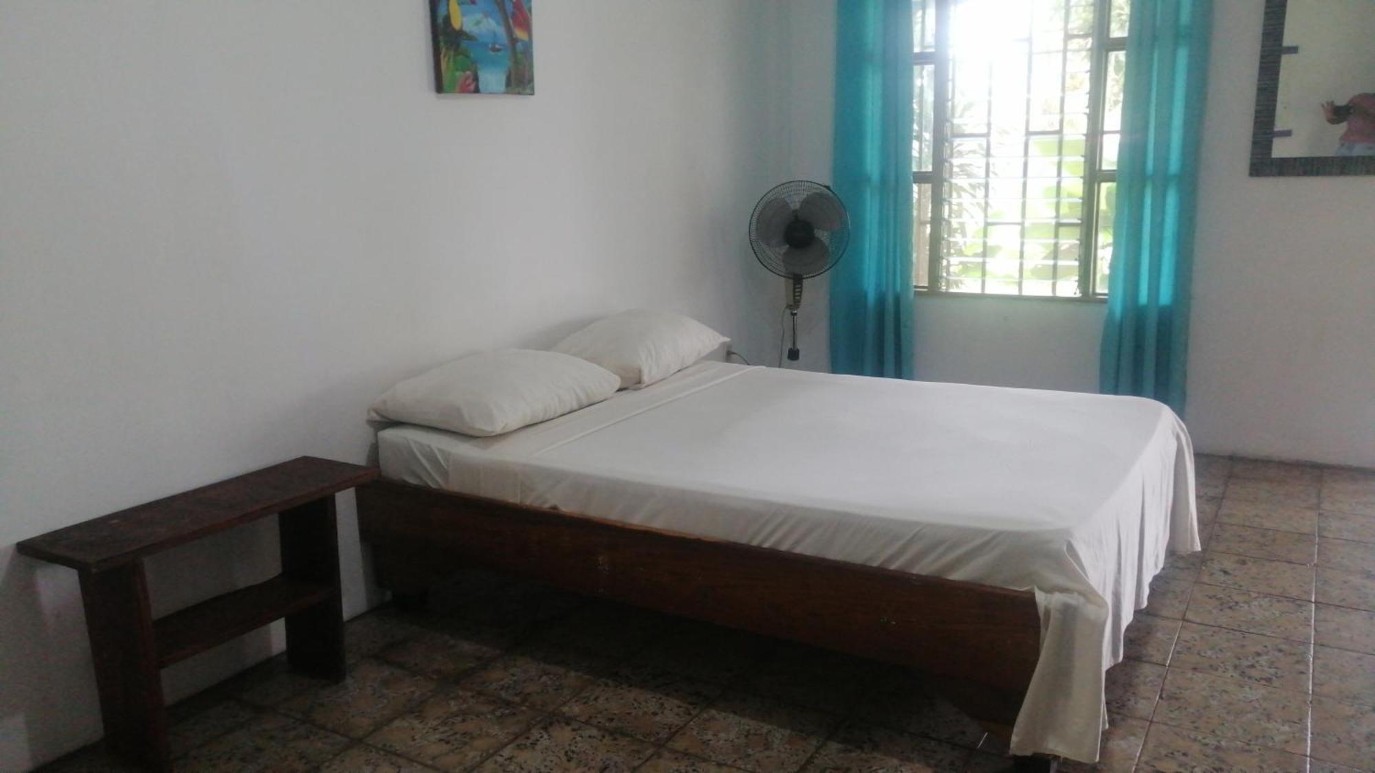 Rooms Palmeras Cahuita Exterior photo