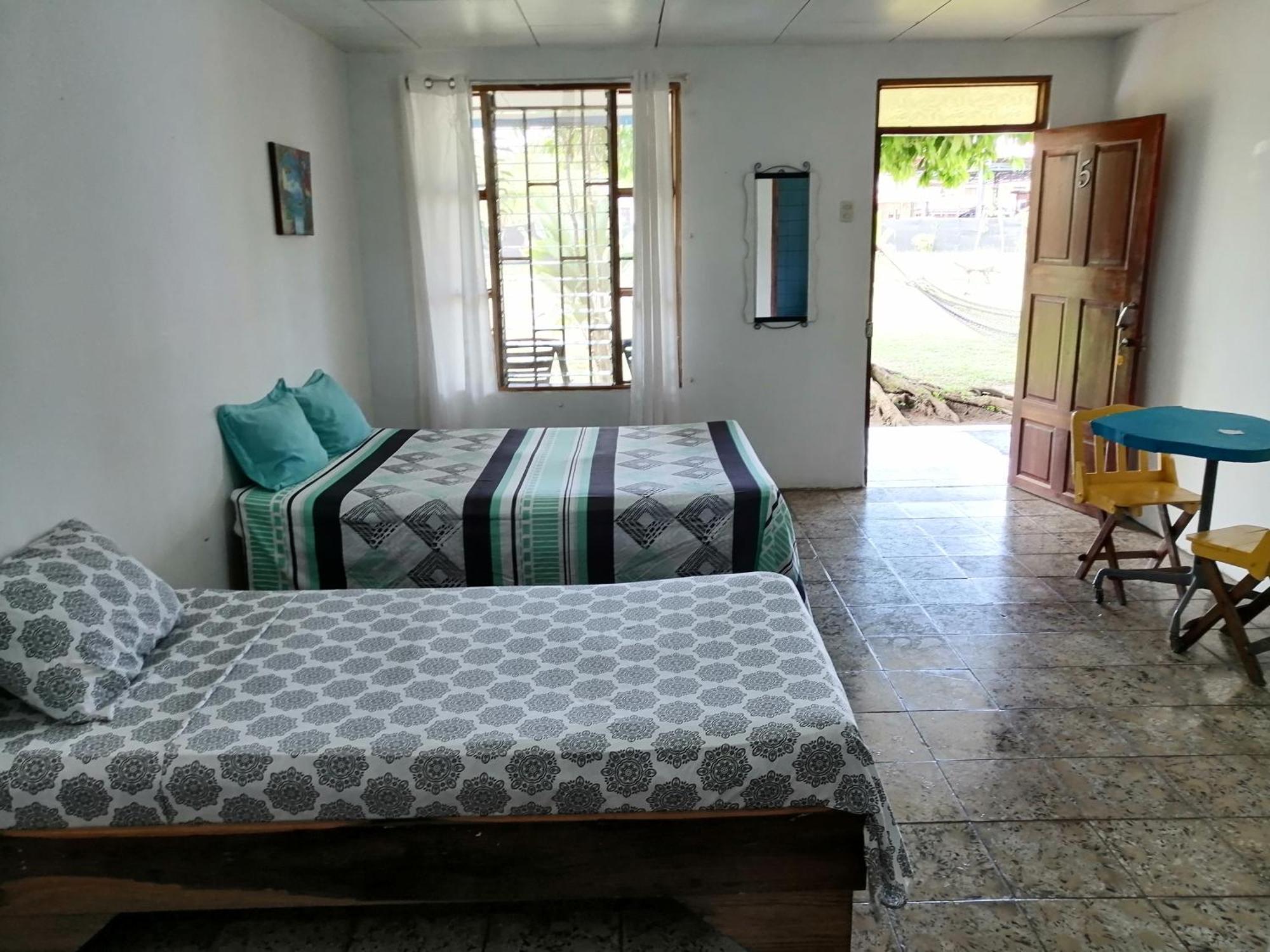 Rooms Palmeras Cahuita Exterior photo